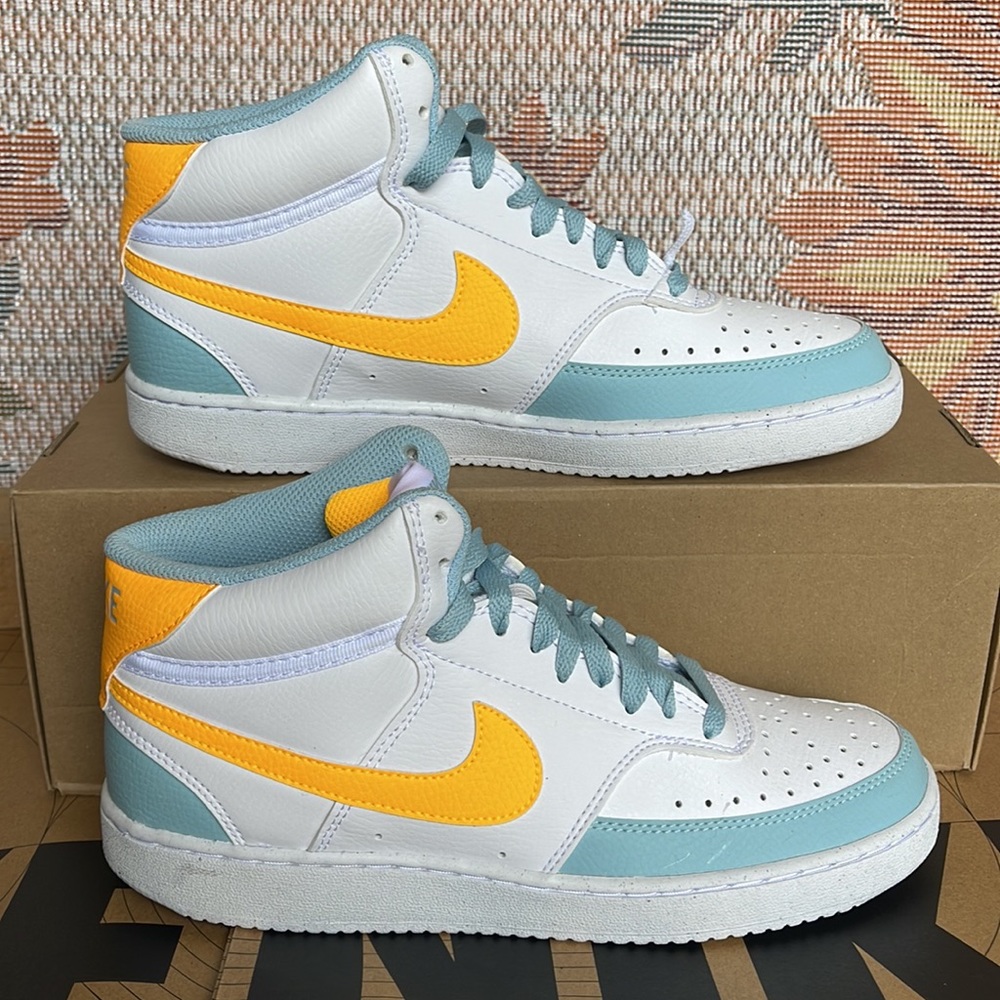 Nike WMNS Court Vision Mid N
N
White/Ocean Bliss/Laser Orange
FJ3998-100